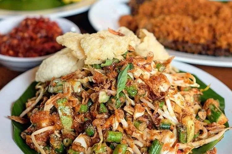 Karedok vs Gado-Gado: Perbedaan dan Keunikan Kedua Kuliner Indonesia
